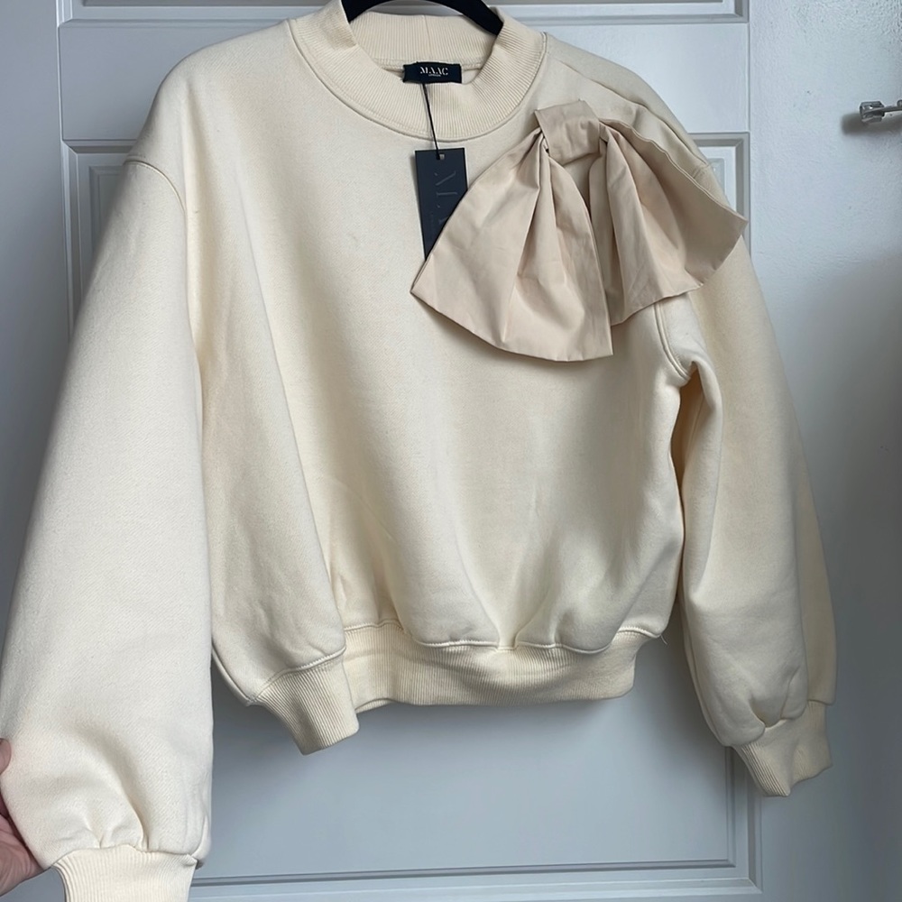 Anya Ecru sweatshirt pullover with shoulder bow in cream
